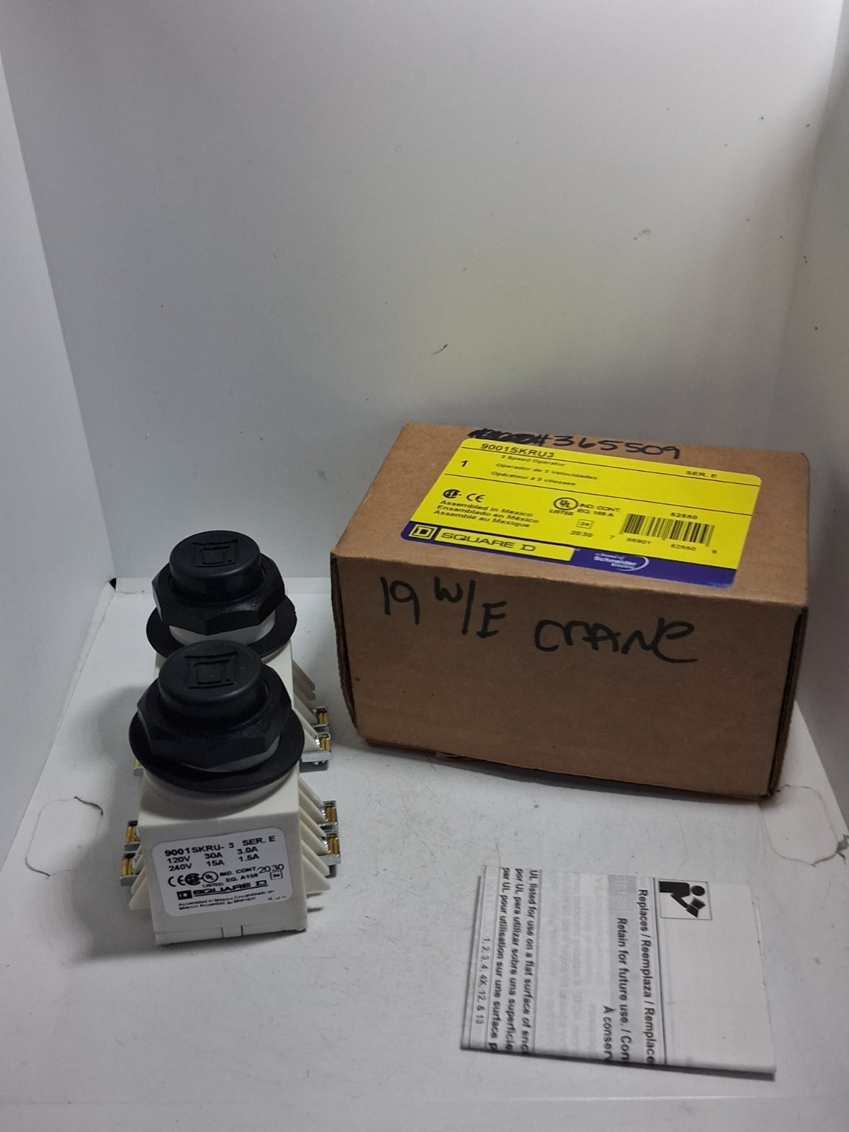 SQUARE D 9001SKRU3 DUAL PUSHBUTTON 3 SPEED OPERATOR 600VAC 10A SERIES E NIB
