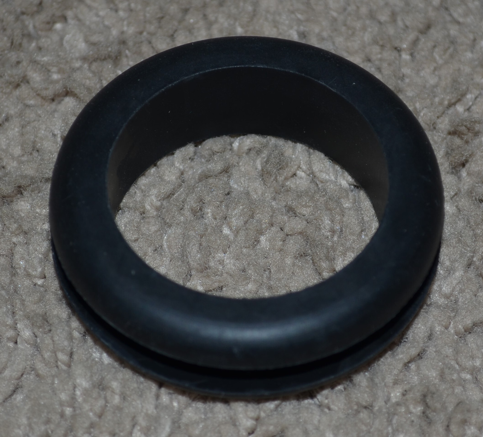 MS35489-114 Military Spec Rubber Grommet, 1-1/2×2, 1/8×5/8″