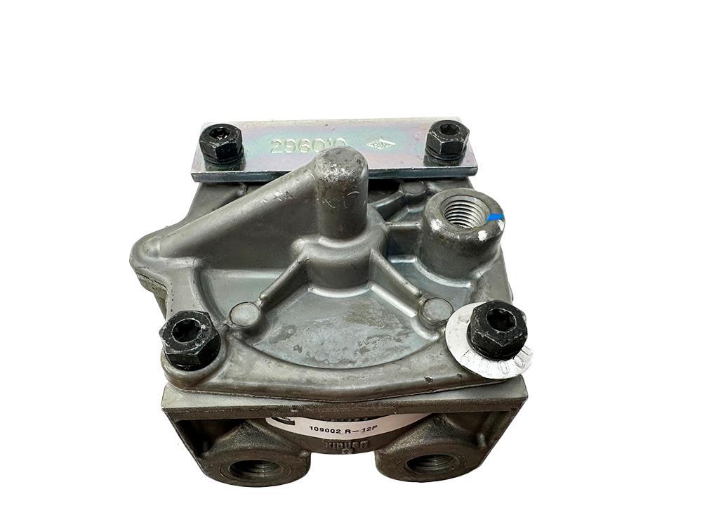 Bendix R-12P Pilot Relay Valve 109002 NEW FREE FAST SHIP