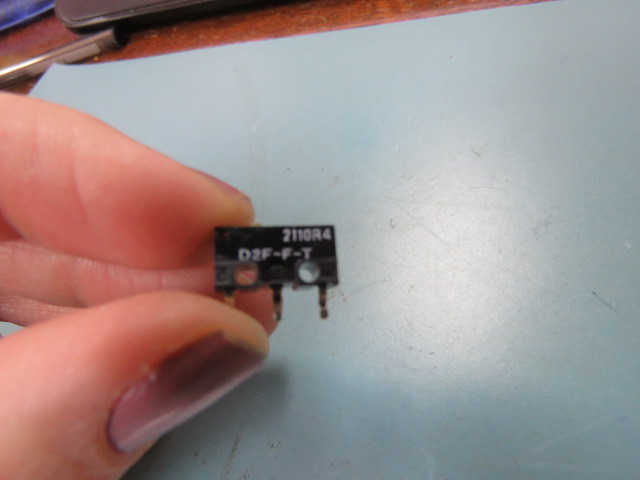 Omron Electronic Components D2F-F-T Qty of 40 per Lot SWITCH Switch pin plunger