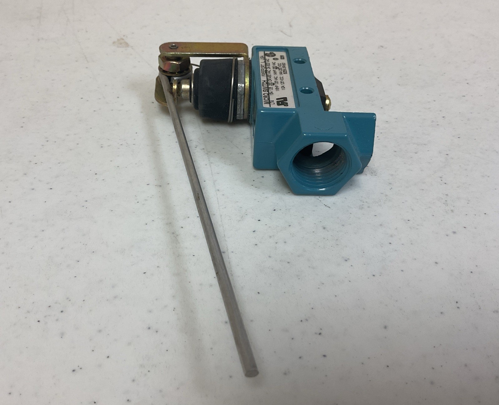 NEW HONEYWELL BZE6-2RN62 ROD LEVER LIMIT SWITCH, FREE SHIPPING