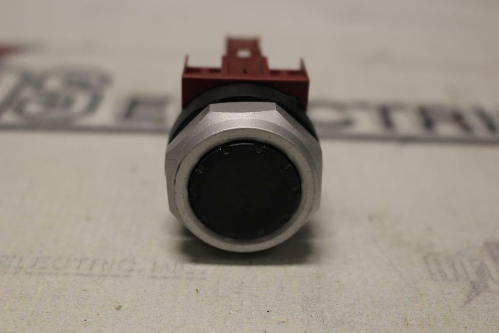 SIEMENS 3SB03-PFB Black Pushbutton with P30CB10 normally Open Contact