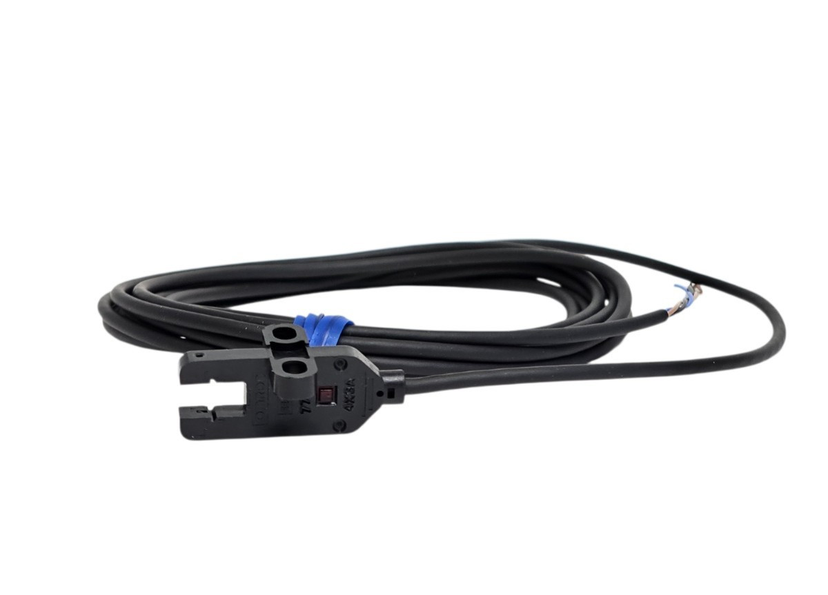NEW OMRON EE-SX772 LIMIT SWITCH SENSOR EESX772 T-SHAPE 2 METER PREWIRED CABLE