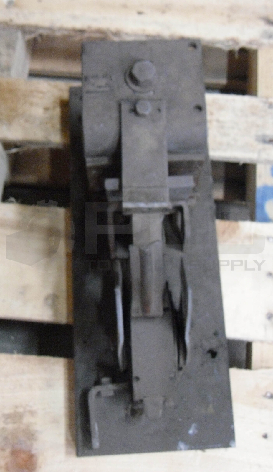 GENERAL ELECTRIC IC2800Y102D2 DC CONTACTOR 600V 300A W/ 22D75G2A COIL *READ*