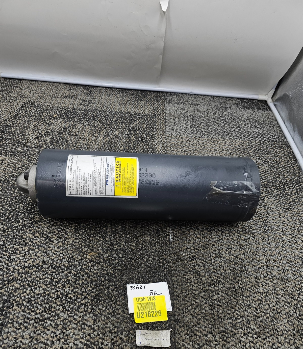 FREUDENBERG 047AT30-4-6215 Hydraulic Accumulator Repairable Piston 3000 PSIG Max