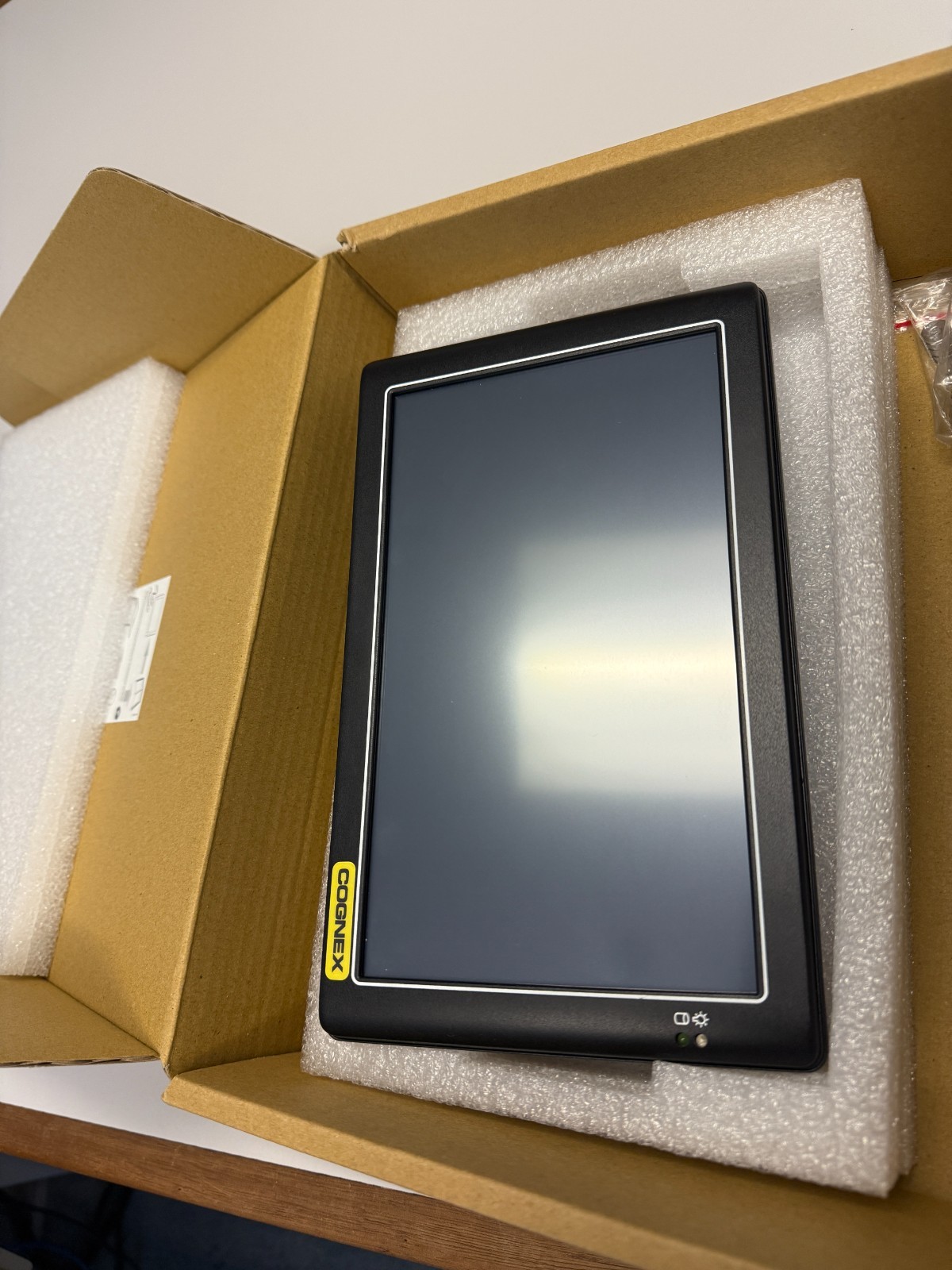 NEW COGNEX 828-0421-1R H OPERATOR INTERFACE PANEL 9″ VV900