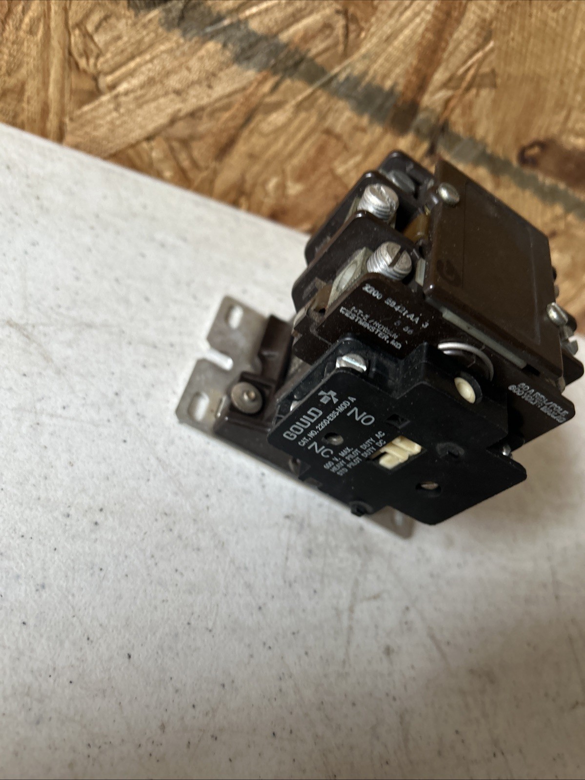 Gould 2200 EB421AA Contactor 600V 50A 110/120V Coil 2090 51DA