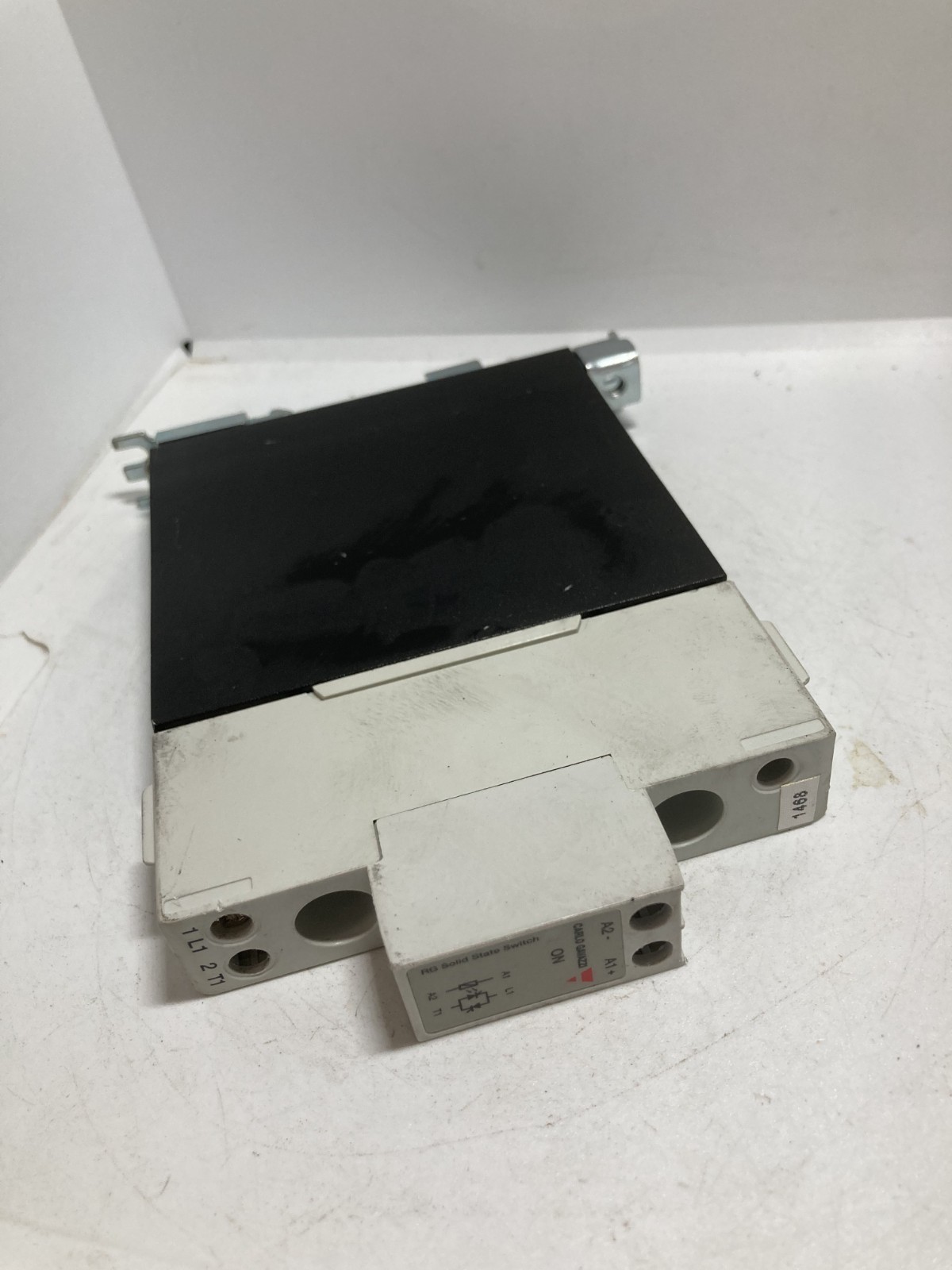 CARLO GAVAZZI RGC1A23D20KGU SOLID STATE RELAY 24-240VAC 3-32VDC 45-65HZ