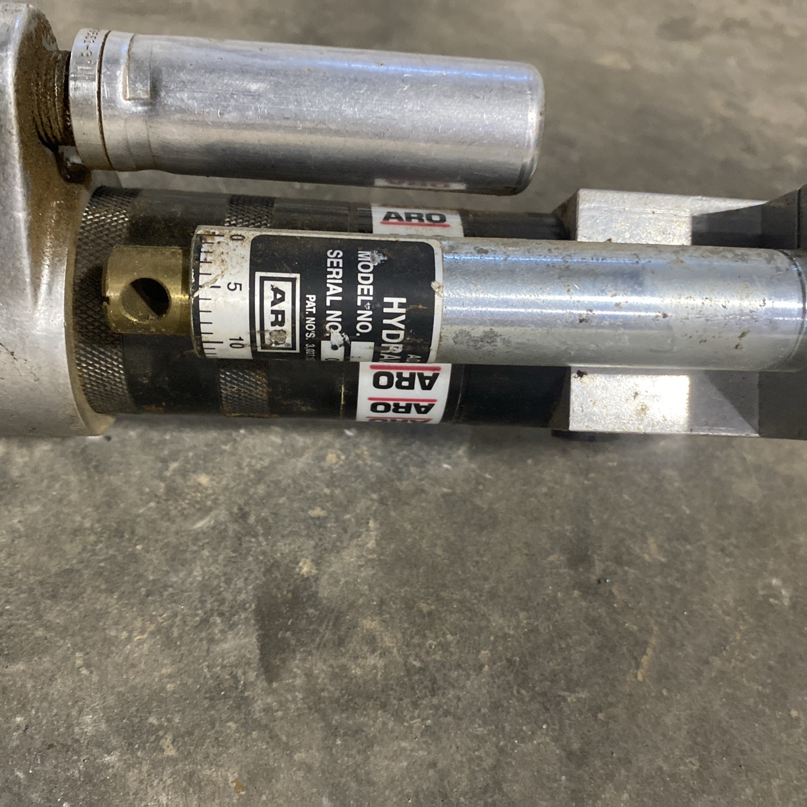 ARO 8255-A21-3 PNEUMATIC DRILL WITH DUAL HEAD