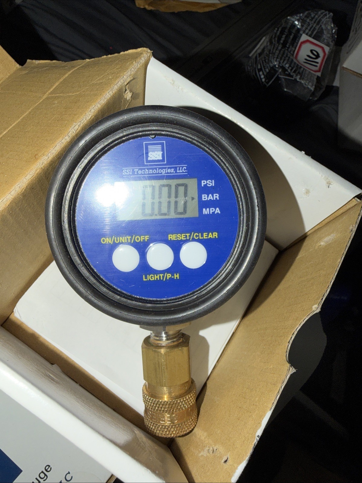 Ssi Mg1-500-A-9V-R Digital Industrial Pressure Gauge, 0 To 500 Psi, 1/4 In Mnpt