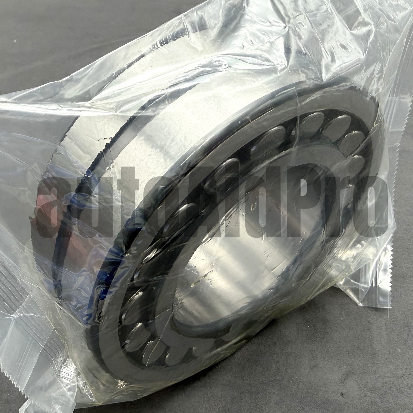 New Spherical Roller Bearing 23220-E1A-XL-M-C3 for FAG (Schaeffler)