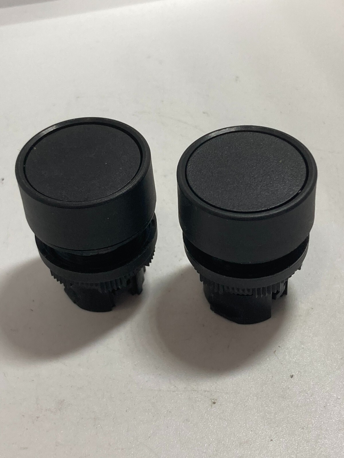ALLEN BRADLEY 800EP-F2 PUSHBUTTON OPERATOR BLACK FLUSH (LOT OF 2) NNB