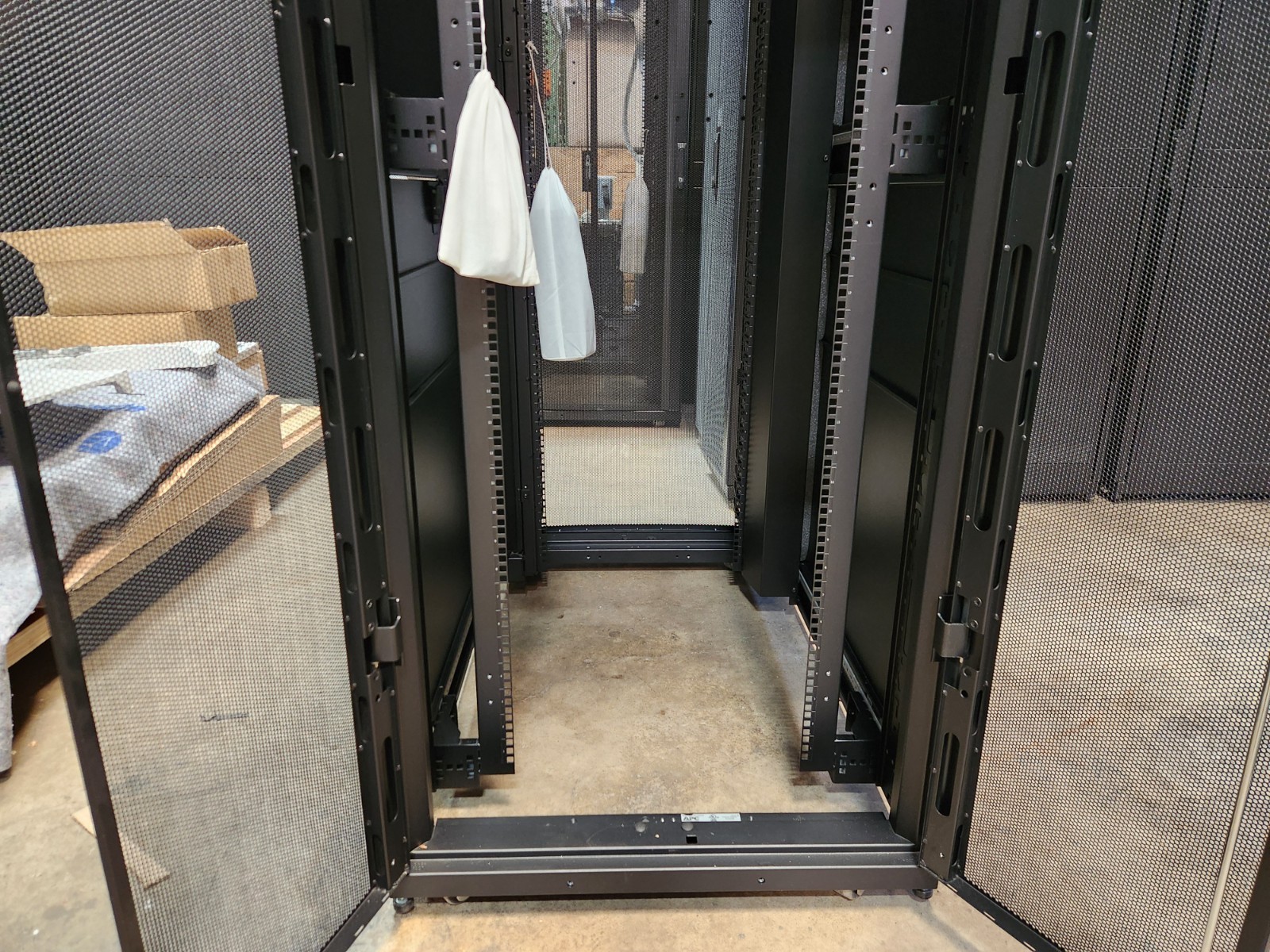 APC Schneider AR3340 NetShelter SX 42U 750mm x 1200mm Server Rack Enclosure