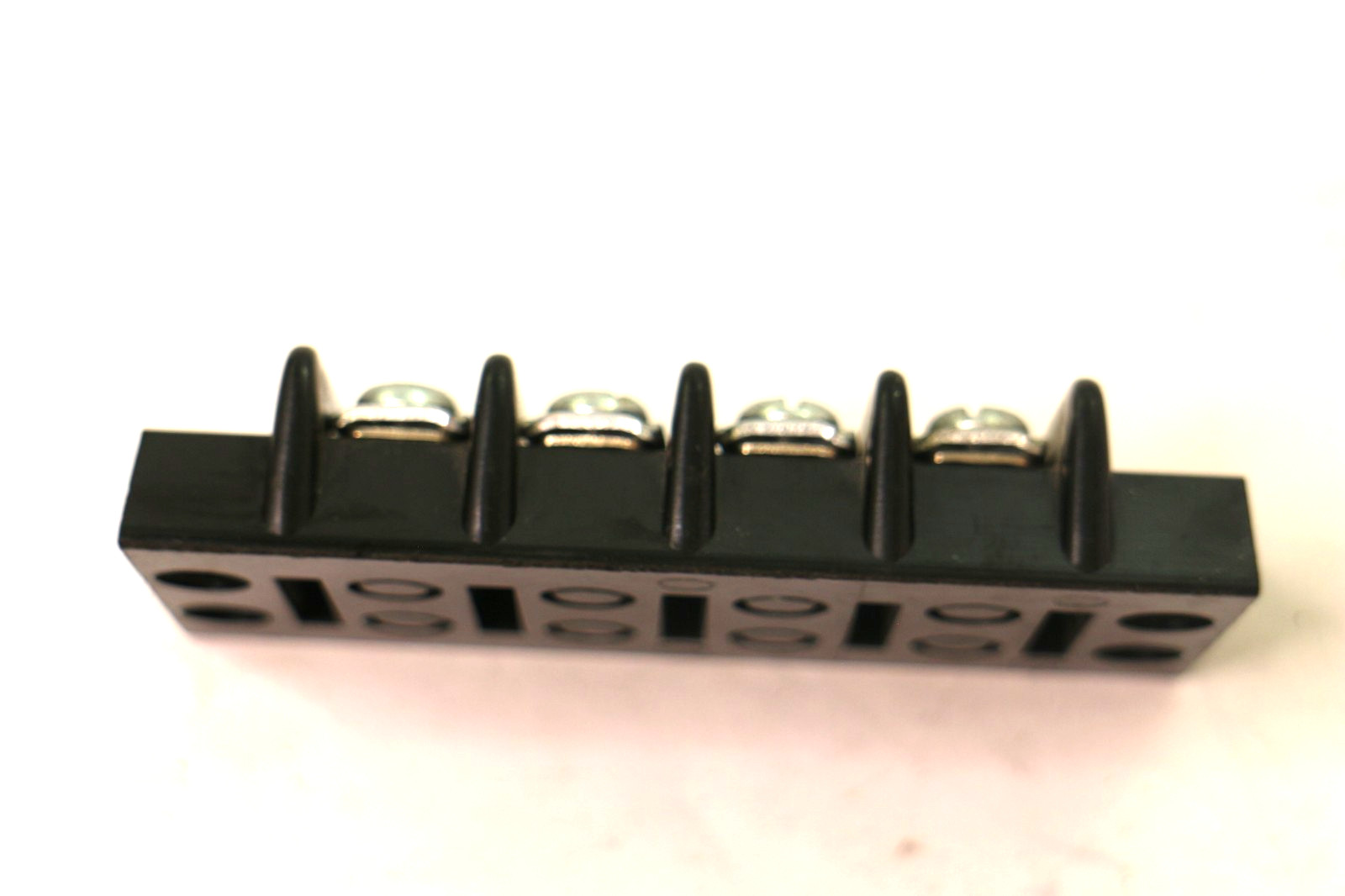 CONN BARRIER STRIP 4CIRC 0.437″ New Open Box