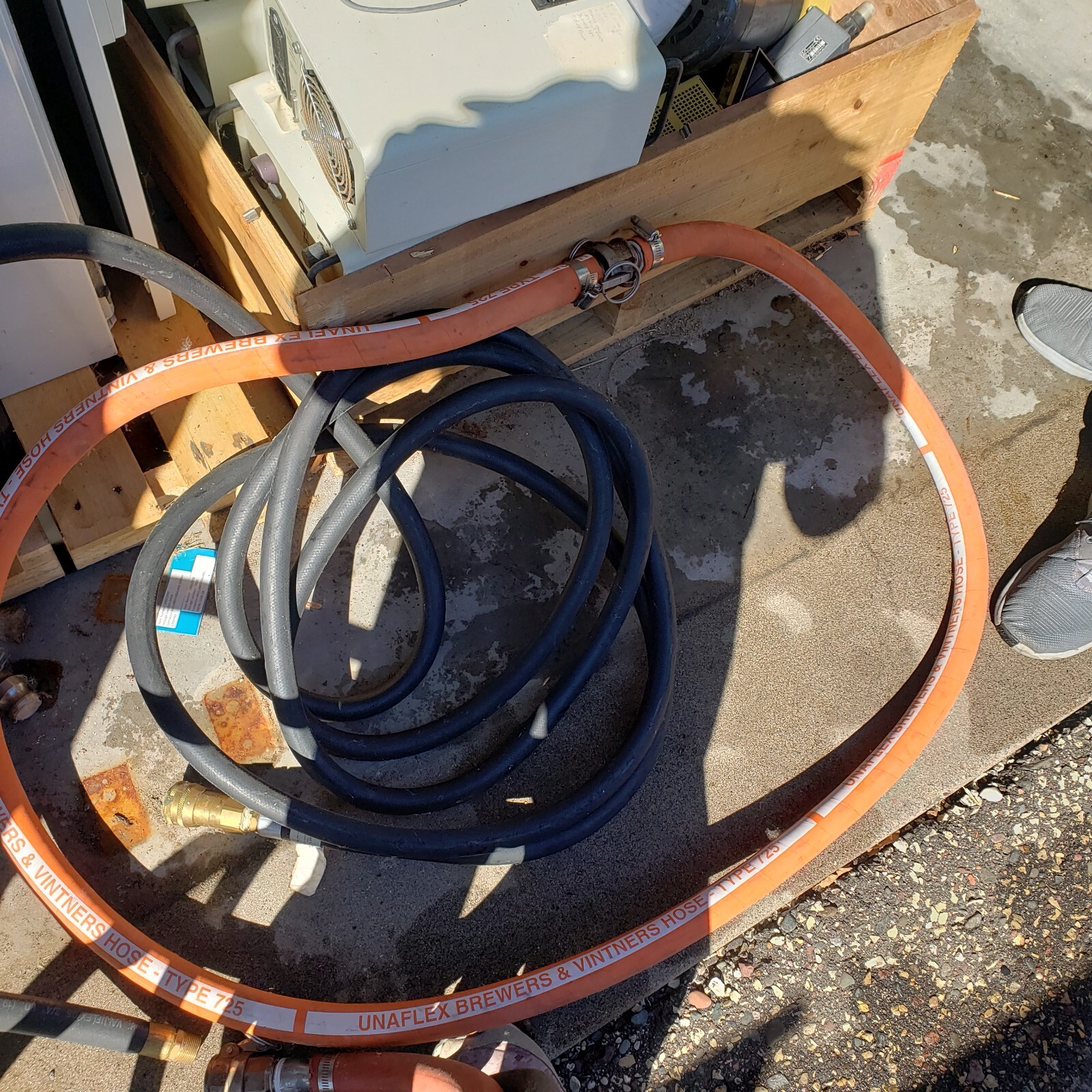 HUGE Lot of Brewer Vintners Hose (15′) w/ connectors # Type 725 & 98129909 (25″)