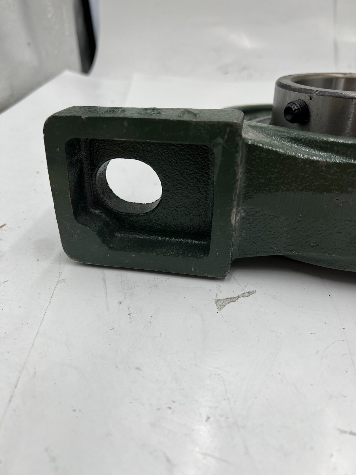 PGN P213 UC213-40 2-BOLT BASE PILLOW BLOCK BALL BEARING