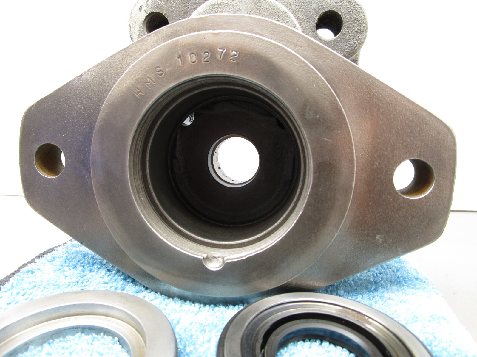 LYNCH Hydraulic Pump Tapered Bearing Front Cover Housing 2-Bolt Flange UA-1686-3