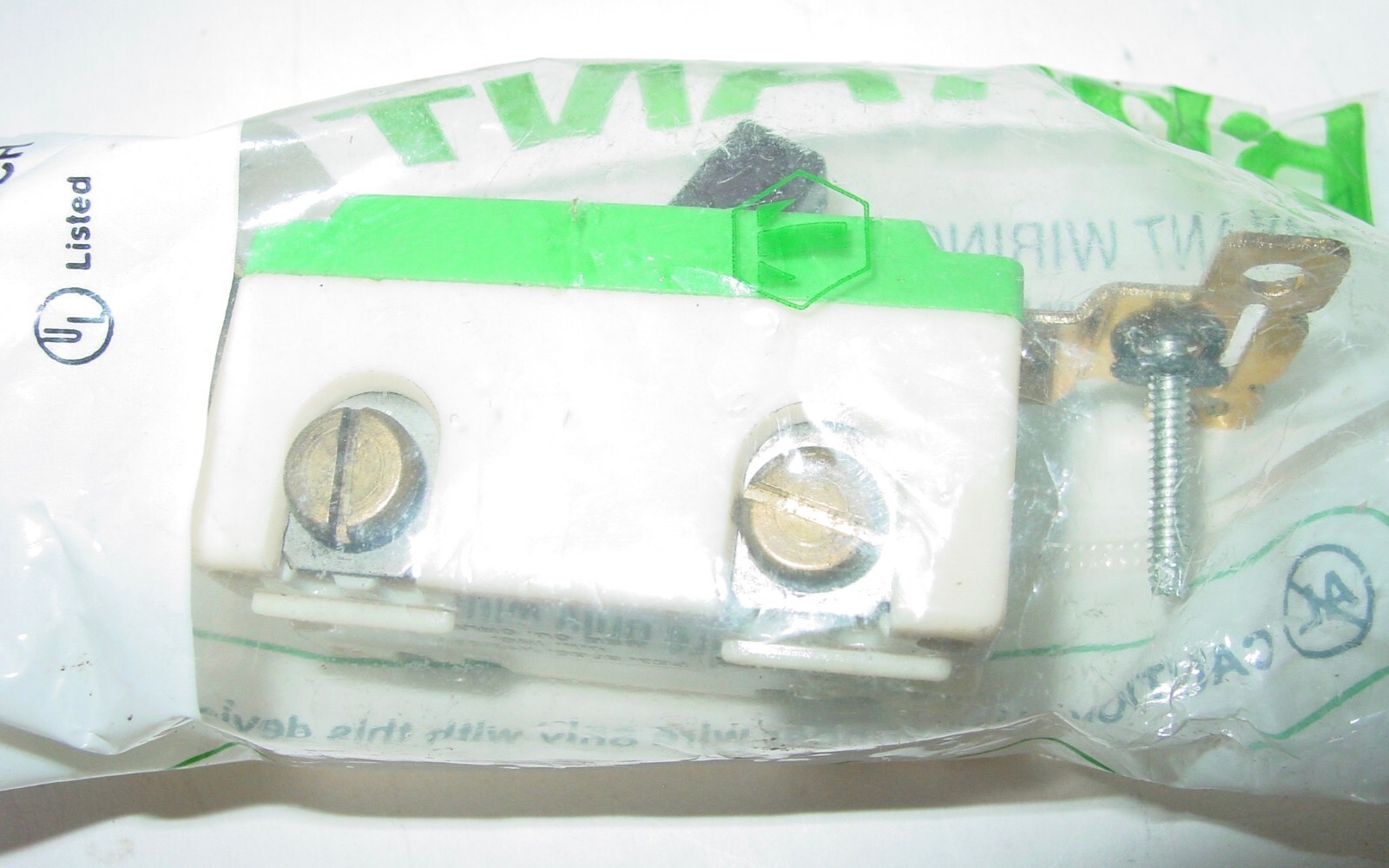 Bryant Toggle Switch Industrial Grade Green Moulded 30 Amp 120/277 USA NOS
