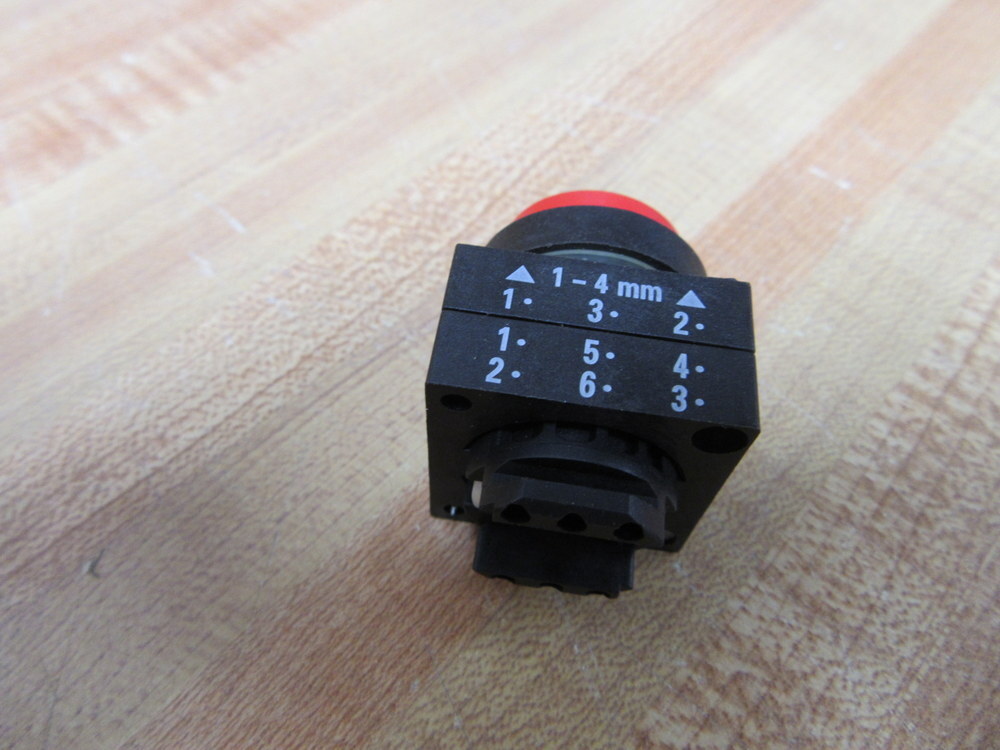 Siemens 3SB3000-0BA21 Push Button 3SB30000BA21 W/Holder