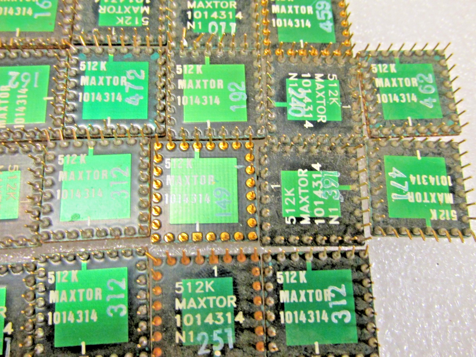 Lot of 34 MAXTOR PROMs Gold top and legs – Scrap for Gold Recovery.
