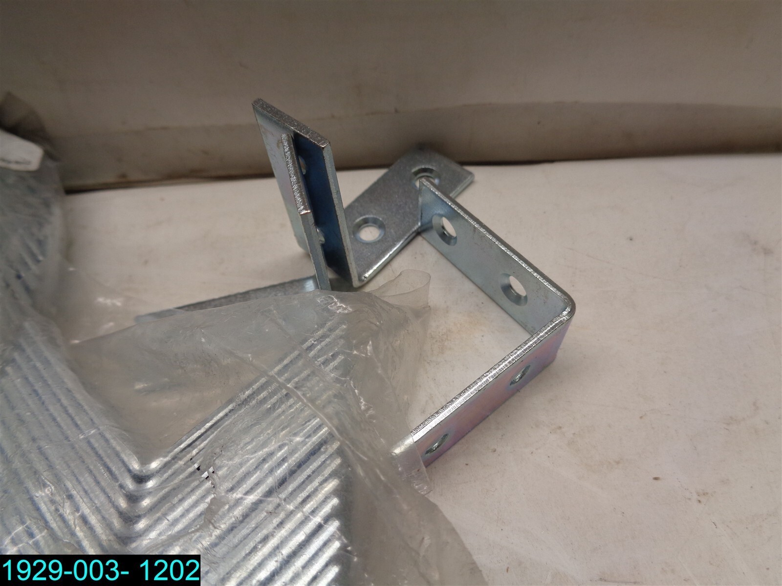 QTY=9 PACKAGE OF 20 (180): 97X15-B OF-DE Angle Brackets CETTE EMBALLAGE