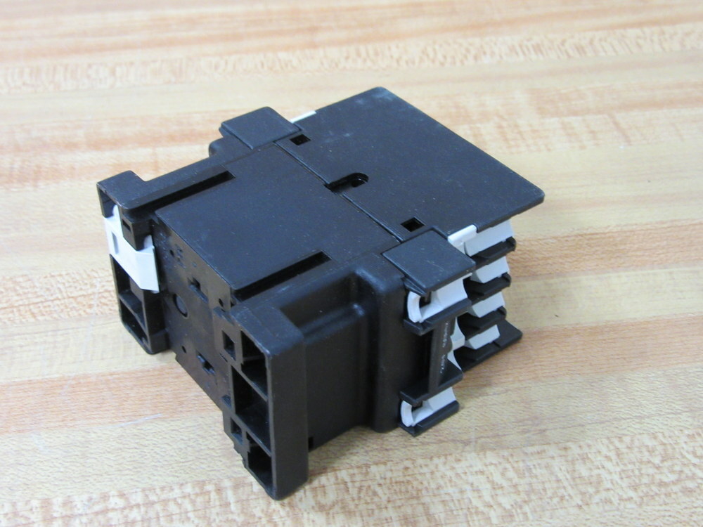 Klockner/Moeller DIL00 M Contactor DIL00M Coil: 24V 60Hz