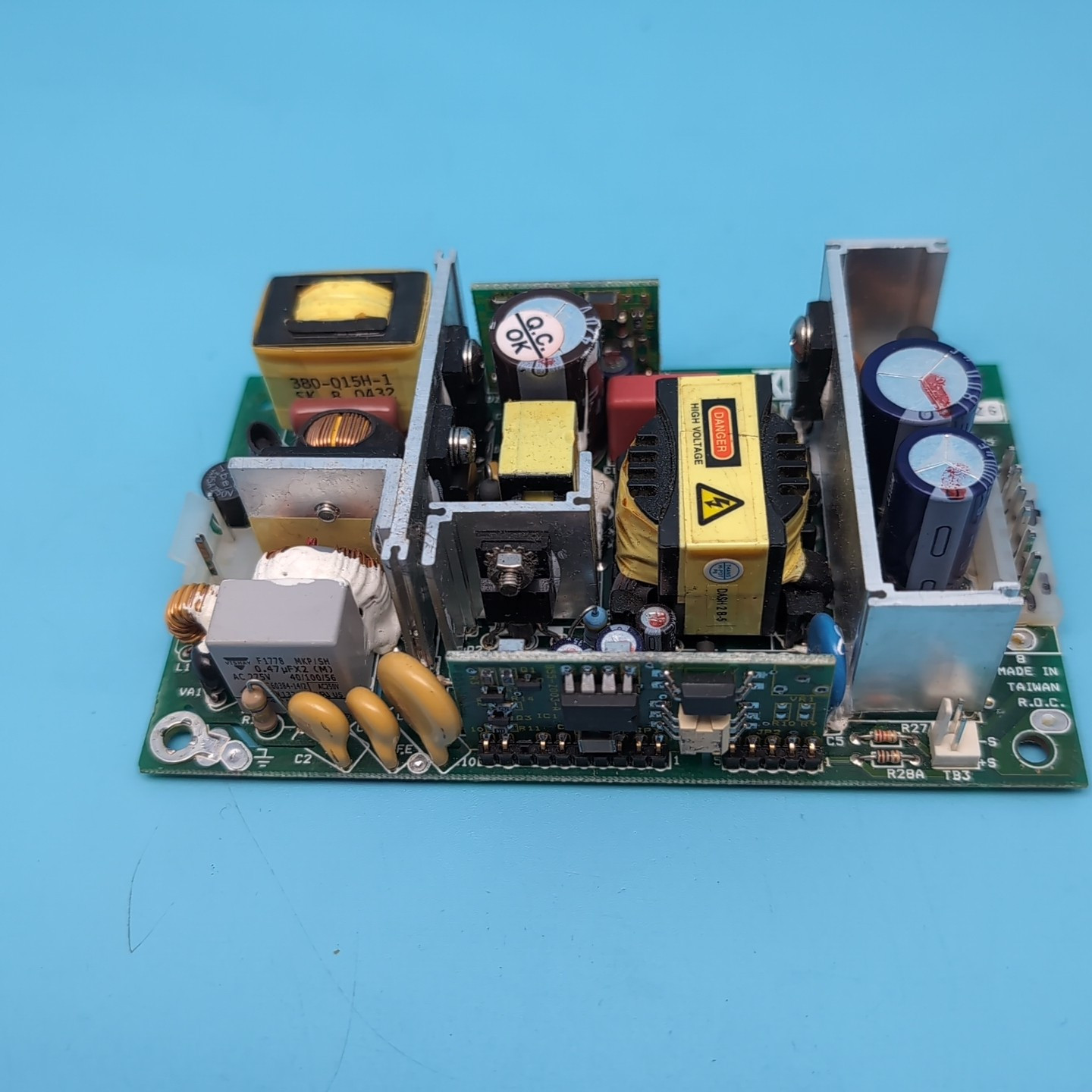 XP Power Supply JPS130PS15 47-63Hz 100-250VAC IN / 130W MAX 15V DC 8.7A OUT