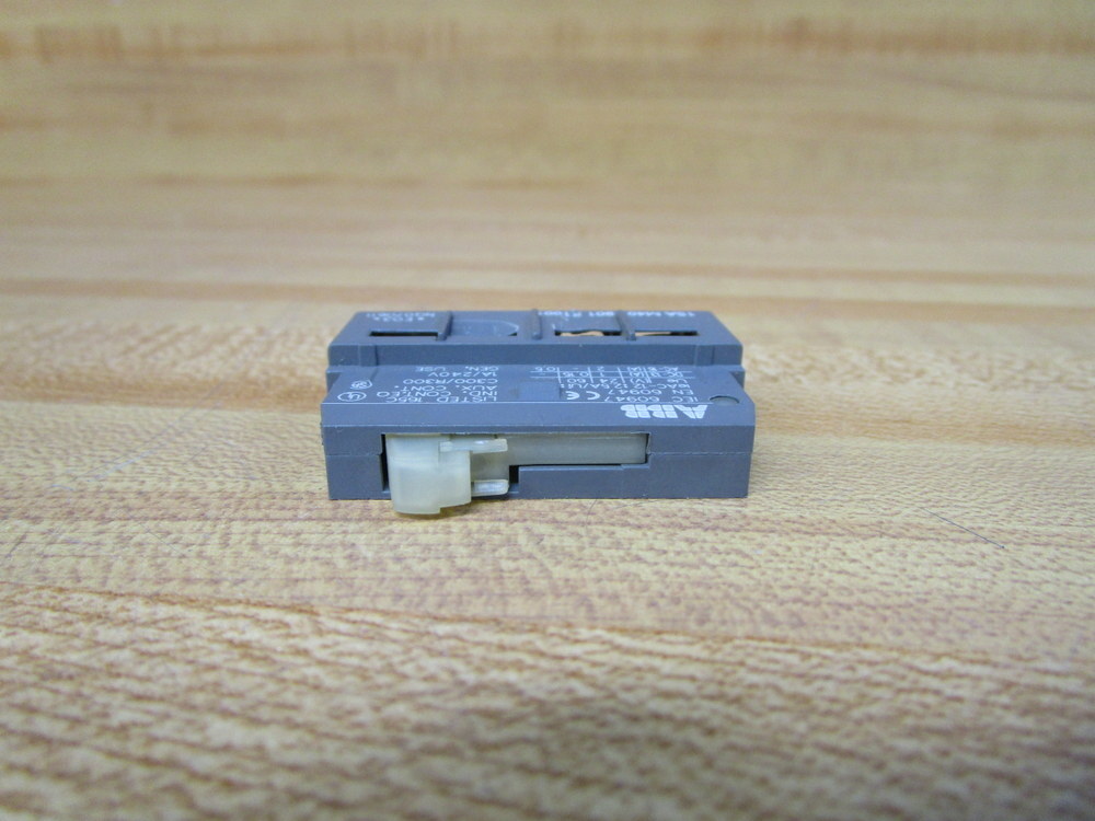 Asea Brown Boveri 1SAM401901R1001 ABB Auxiliary Contact Block Chipped