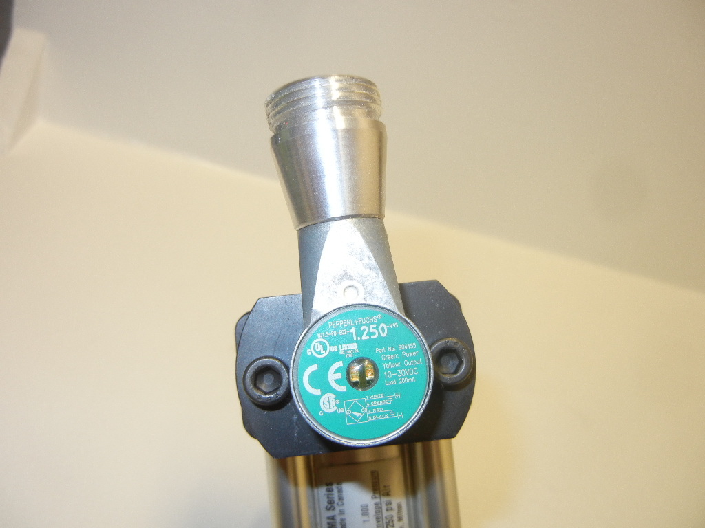 PARKER 01.50 CJ4MA2US14AC 1.000 NEW PNEUMATIC CYLINDER W/ 2 PROXIMITY SENSORS