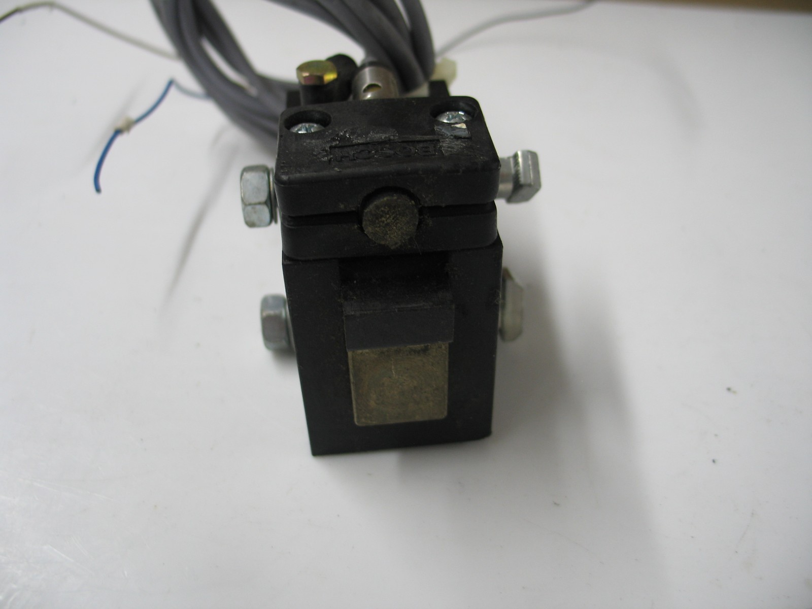 BOSCH 0-842-900-300 PNEUMATIC STOP GATE & BALLUFF 516-356 PROX SW + HDWR Q0266