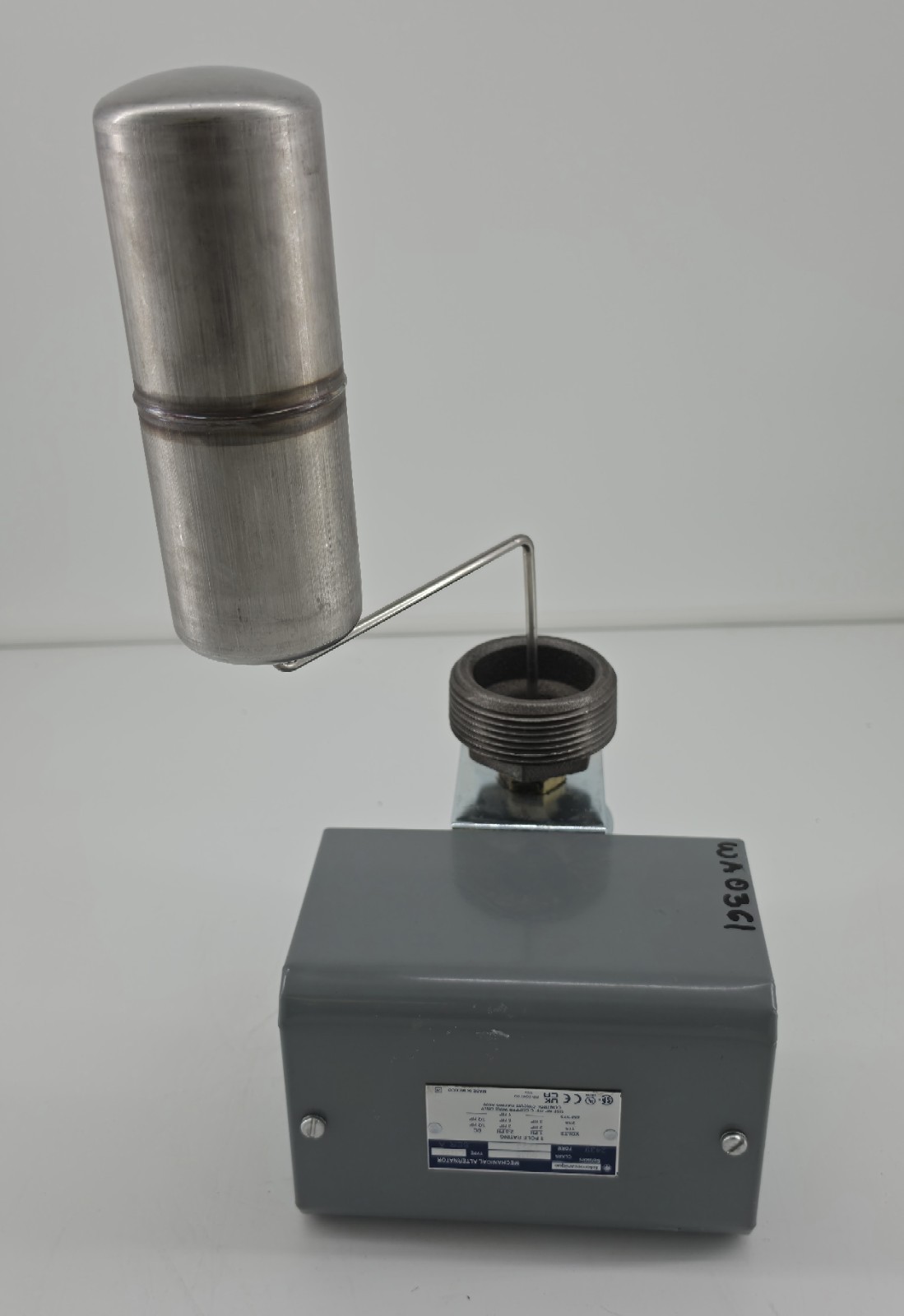 Schneider Electric 9038CG36 Mechanical Alternator Close on Rise