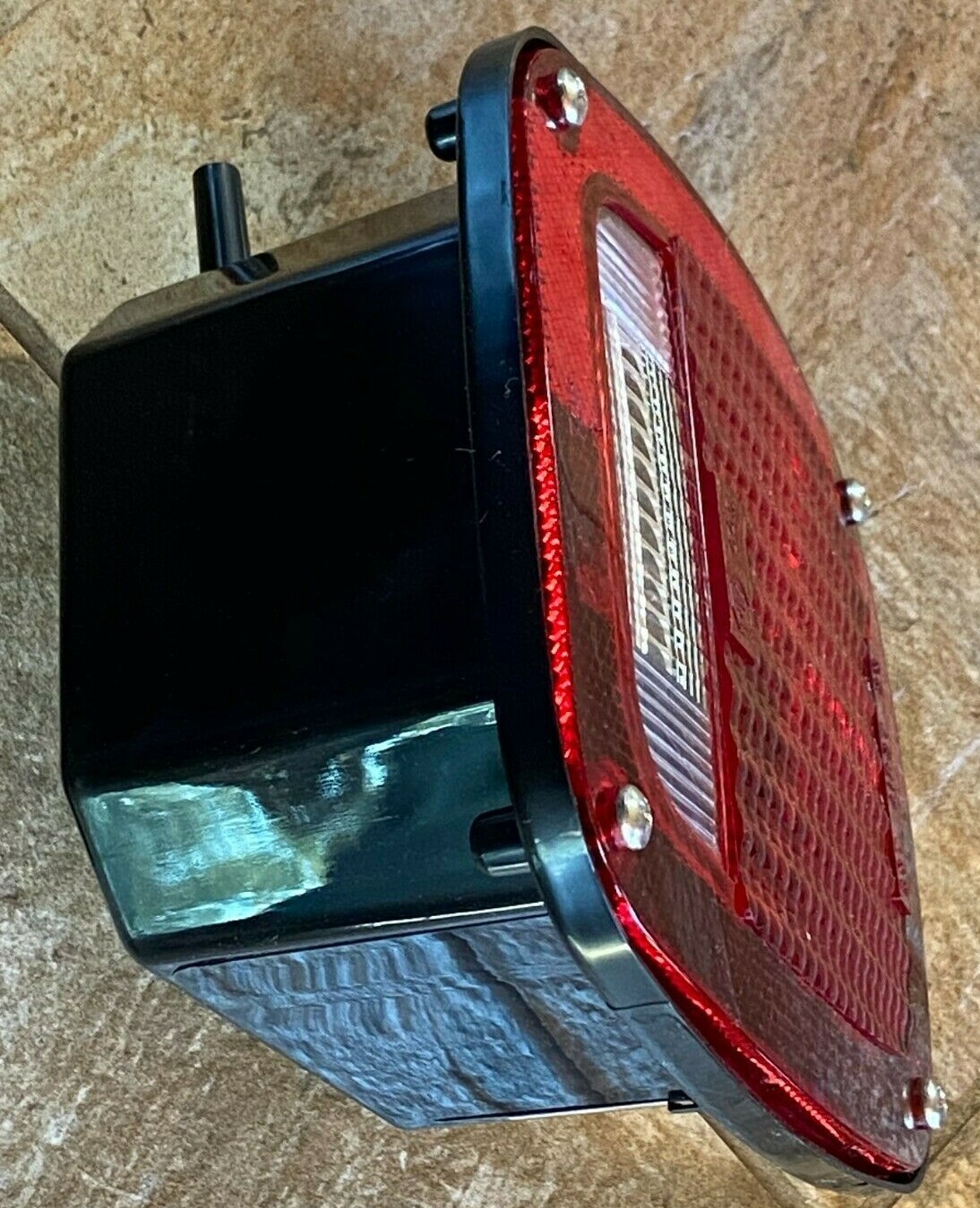 442L PETERSON TAIL LIGHT, S/T/T 3 STUD BOX LAMP, 2 BULBS IN LAMP, NEW