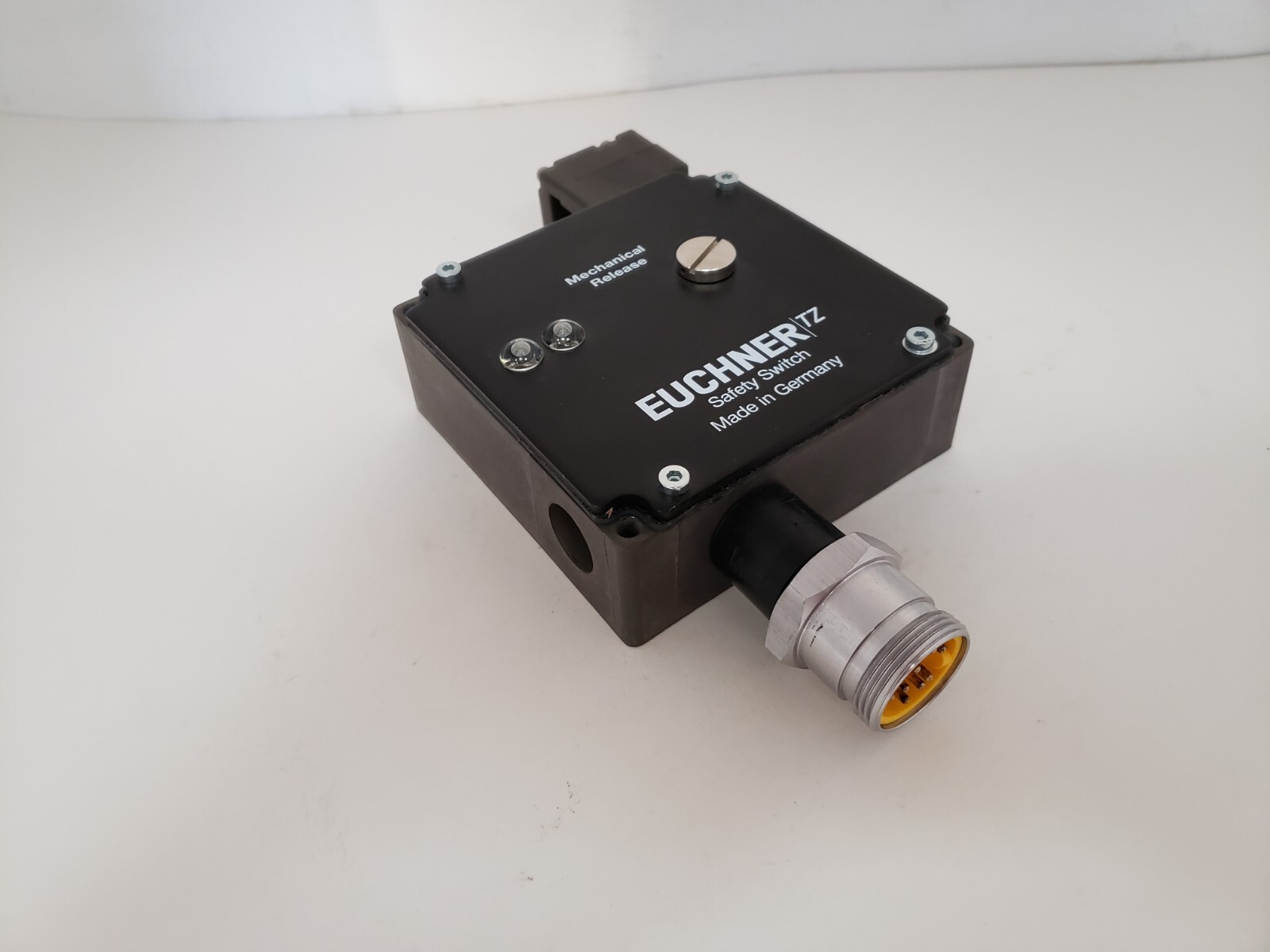 EUCHNER TZ2RE024MVAB SAFETY SWITCH 24V AC/DC 9 PIN (088071) NNB