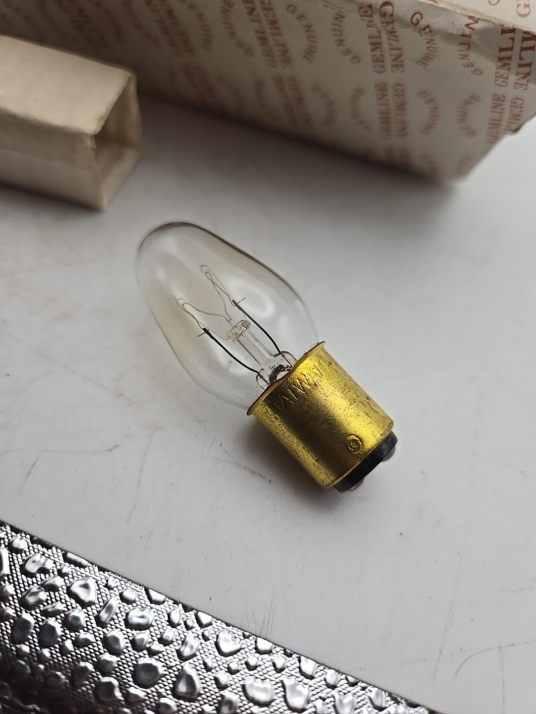 7pcs – GEMLINE LT005 120V 10W Miniature Bulb Bayonet Style 2 Pin Base (9B3)