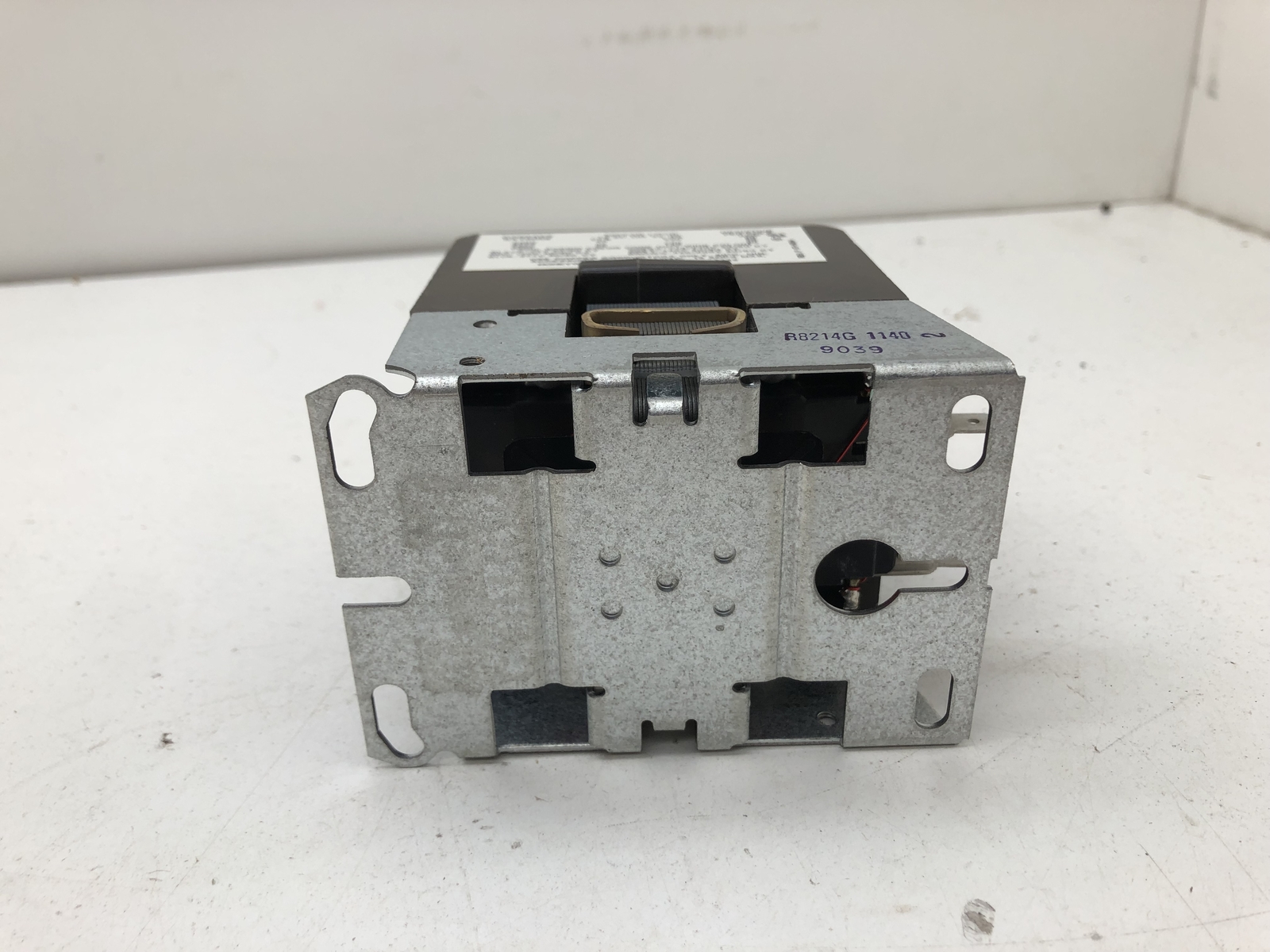 HONEYWELL R8214 G 1140 3-POLE CONTACTOR