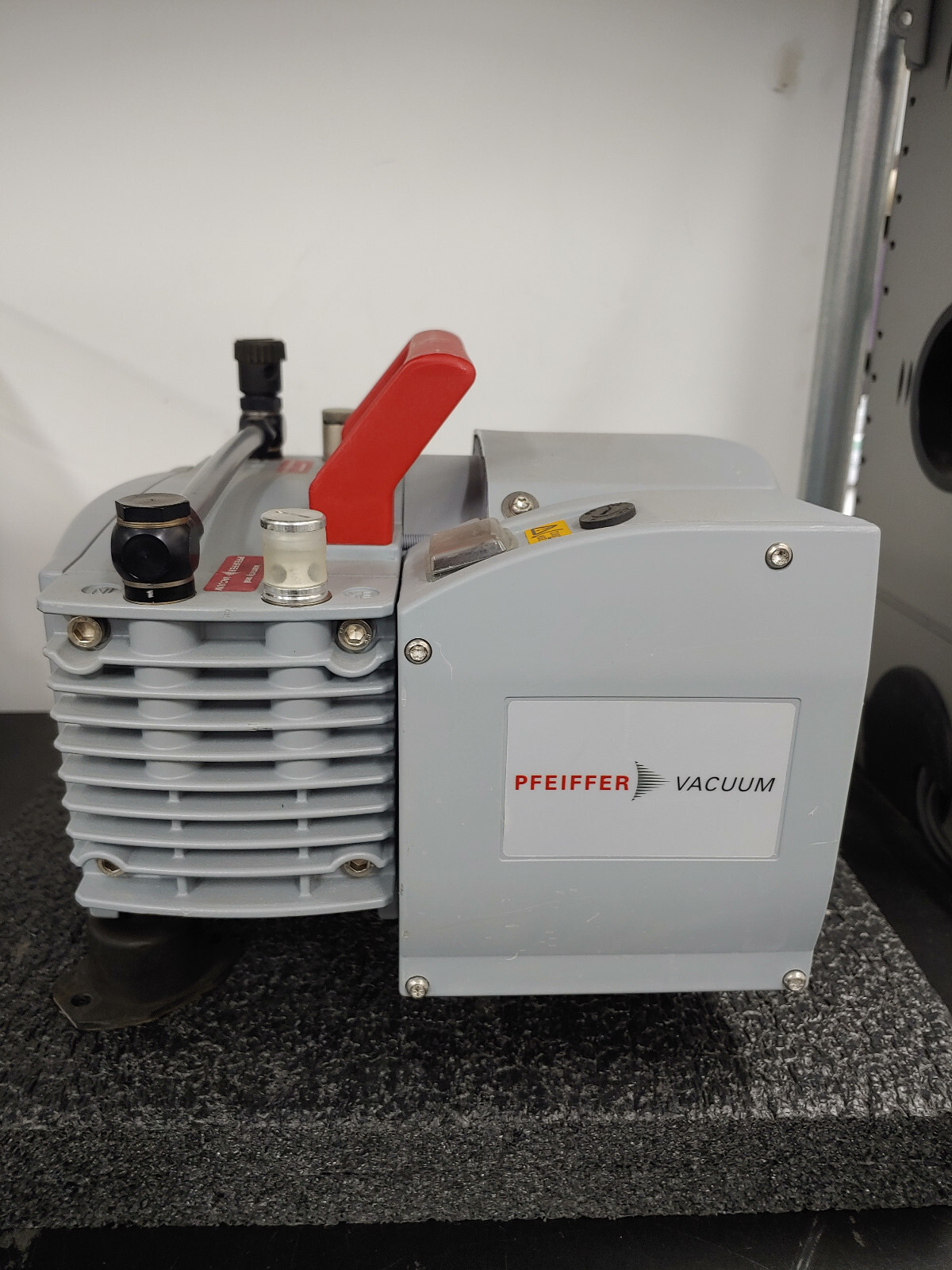 PFEIFFER VACUUM MVP 040-2 PT T01 210 Diaphragm Pump