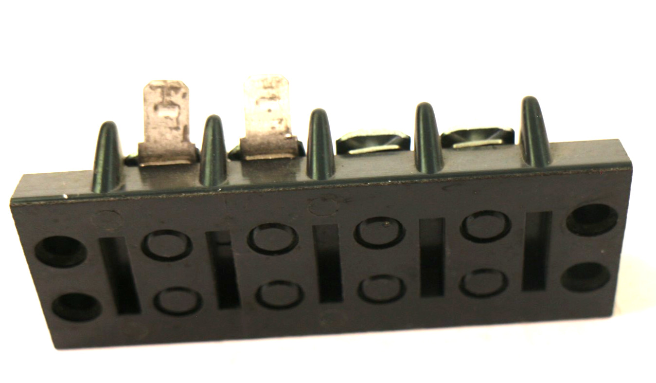CONN BARRIER STRIP 4CIRC 0.437″ New Open Box