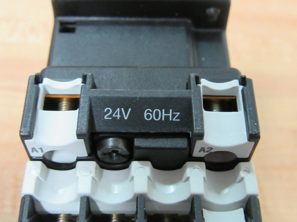 Klockner/Moeller DIL00 M Contactor DIL00M Coil: 24V 60Hz