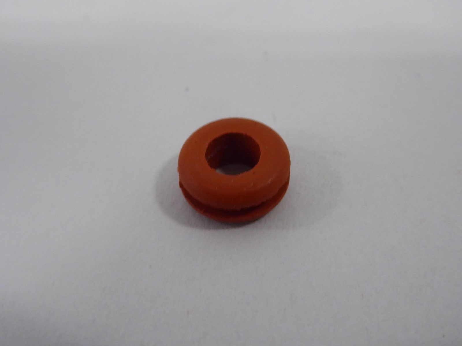 Accurate Elastometal 2160 Red Rubber Grommet (Pack of 30)