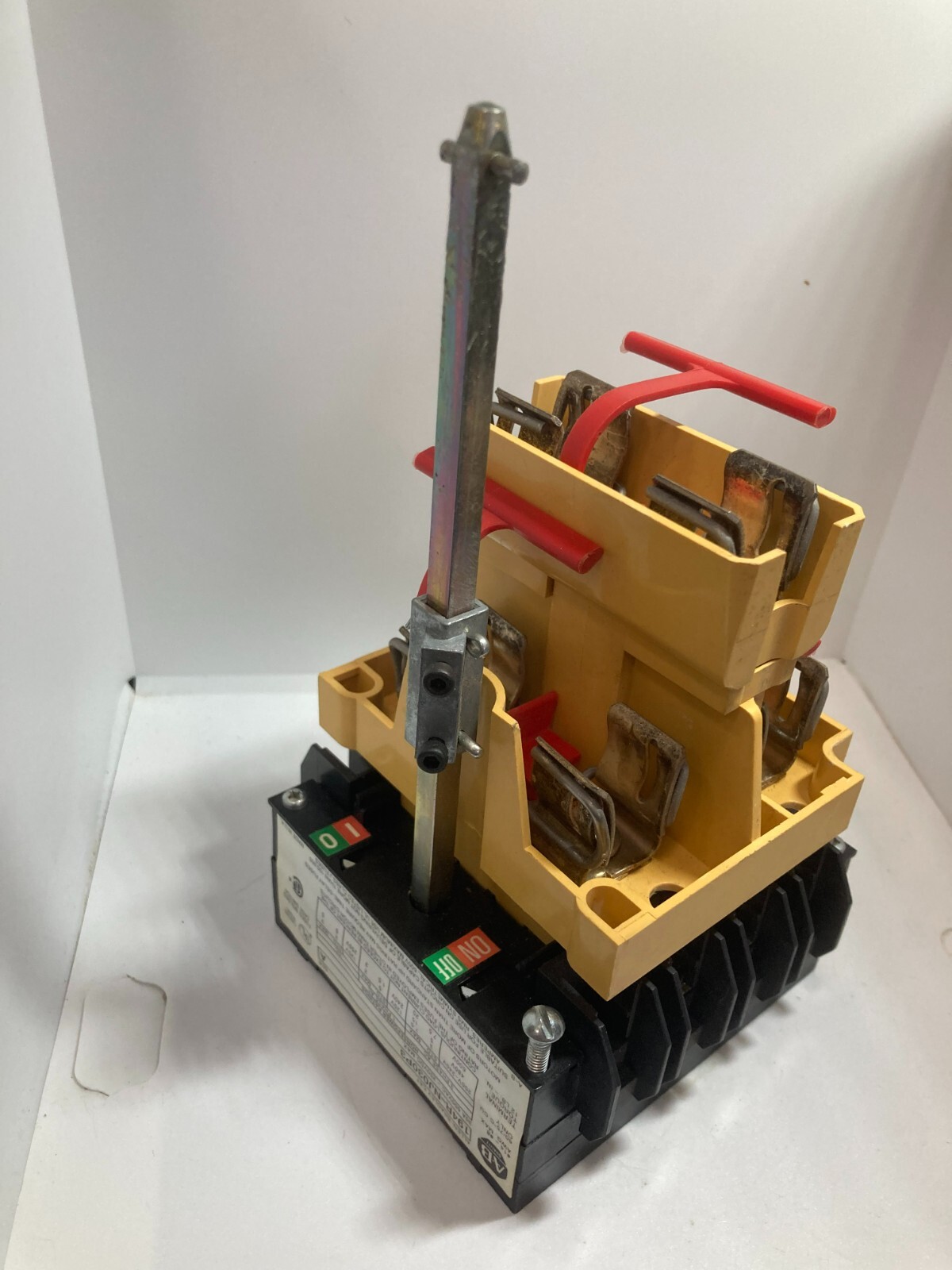 ALLEN BRADLEY 194R-NJ030P3 DISCONNECT SWITCH FUSIBLE OPEN 30A 3-POLE SERIES A