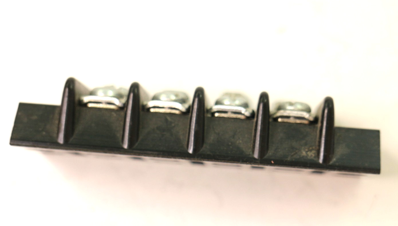 CONN BARRIER STRIP 4CIRC 0.437″ New Open Box