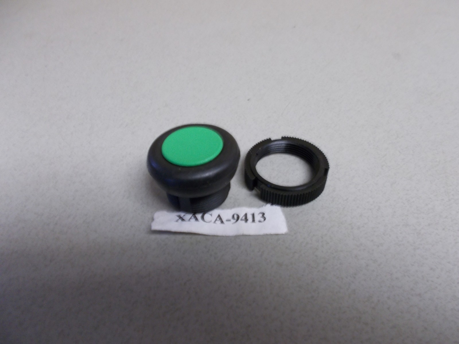 Telemecanique Green Push Button Head XACA-9413 *FREE SHIPPING*