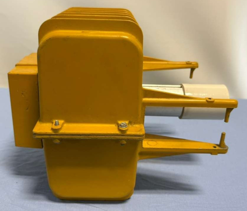 R&R Wholesale Distributors HSG Metal Base Ballast Light Fixture Housing 641-7770
