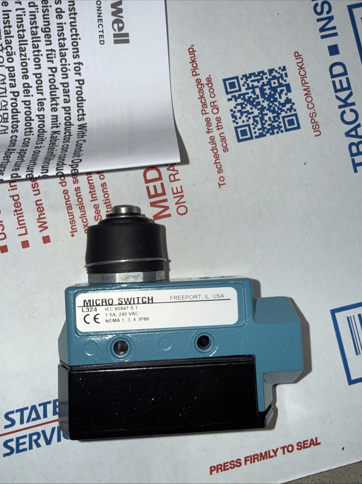 NEW BZE6-2RN LIMIT SWITCH for HONEYWELL MICROSWITCH BZE62RN