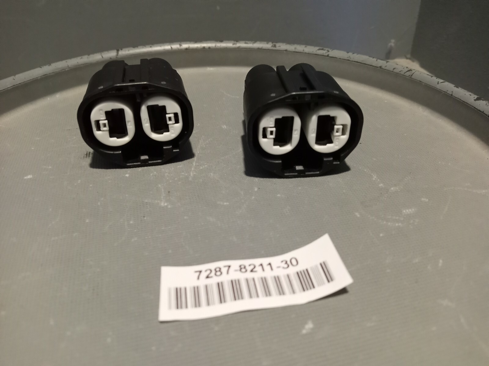 Lot of 2 Yazaki 2-Way Female Connector, 7287-8211-30