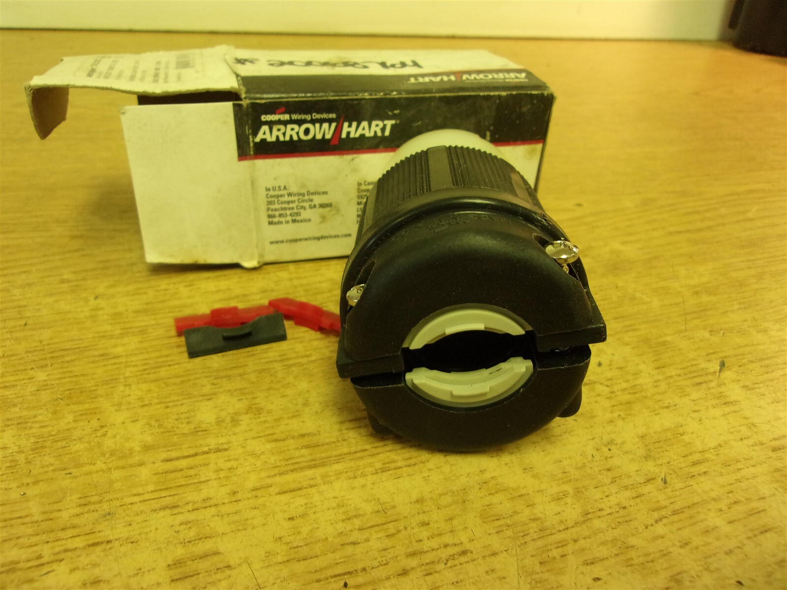 NEW Arrow Hart Cooper CWL16200 Receptacle *FREE SHIPPING*
