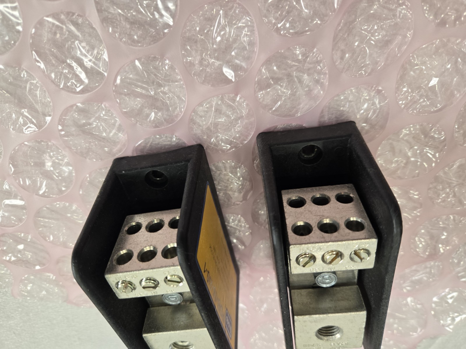ILSCO PDB-26-2/0-1 POWER DISTRIBUTION BLOCK 350A 600V 1 POLE + One For Part