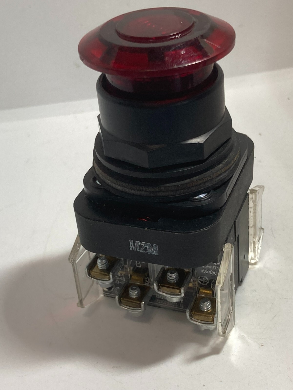 ALLEN BRADLEY 800H-FRXNQ24RA7 PUSHBUTTON ILL RED 3 POS PUSH-PULL 1NCLB/1NC SE F