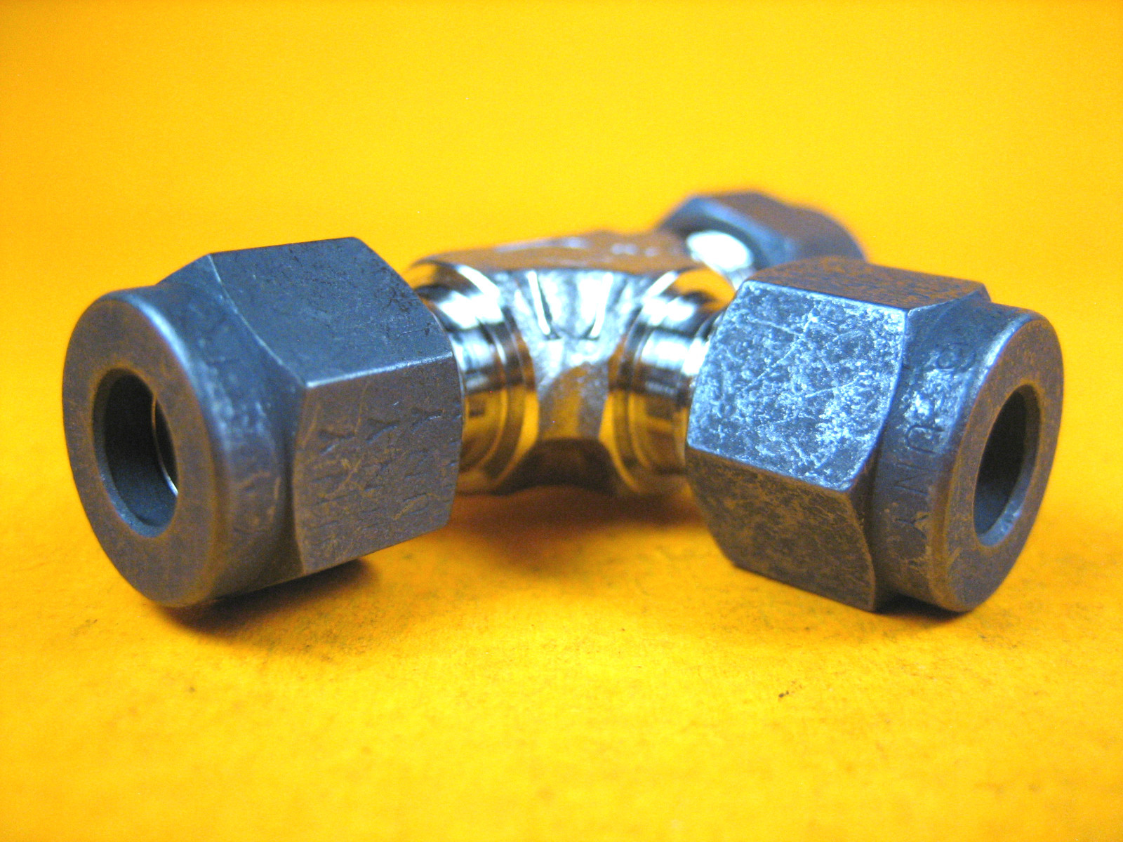 Parker – 4-4-4 JBZ-SS – SS Union Tee, 1/4″ Tube