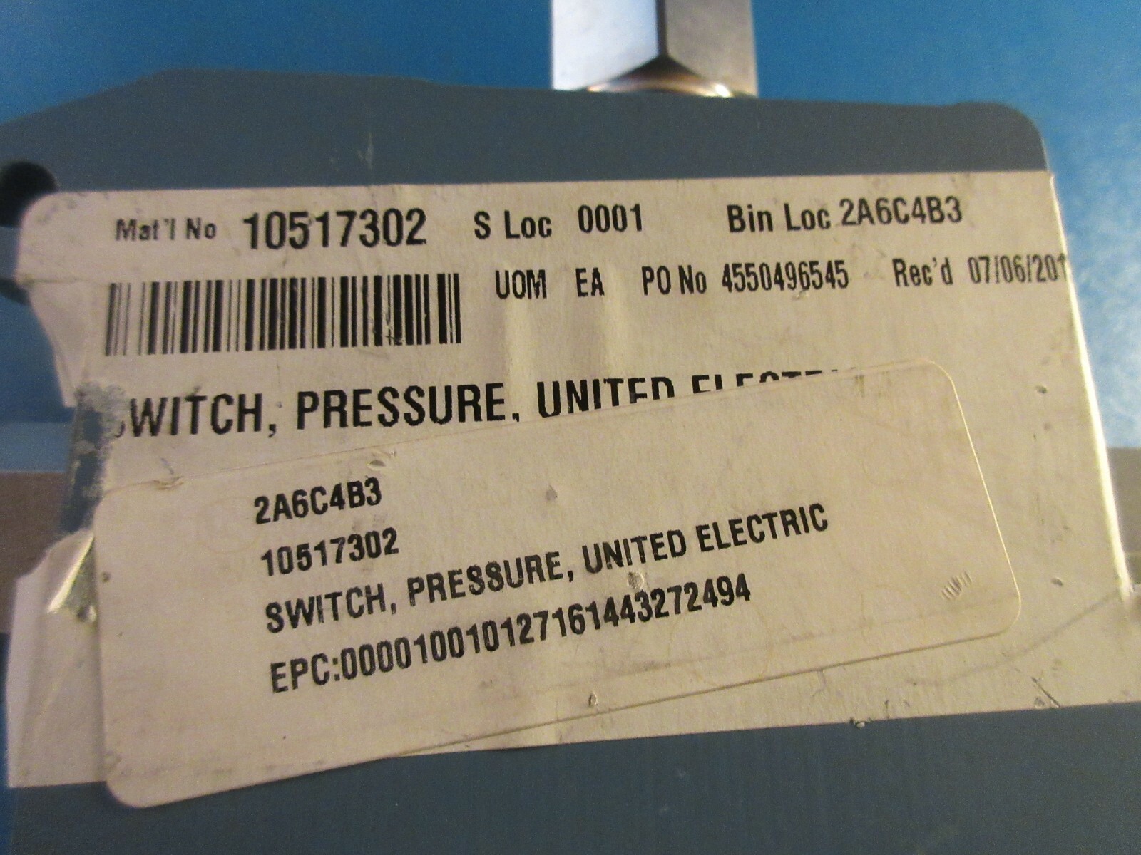 UE United Electric Controls 2W3A00P11, Electronic Pressure Switch, 1/2″ Ports